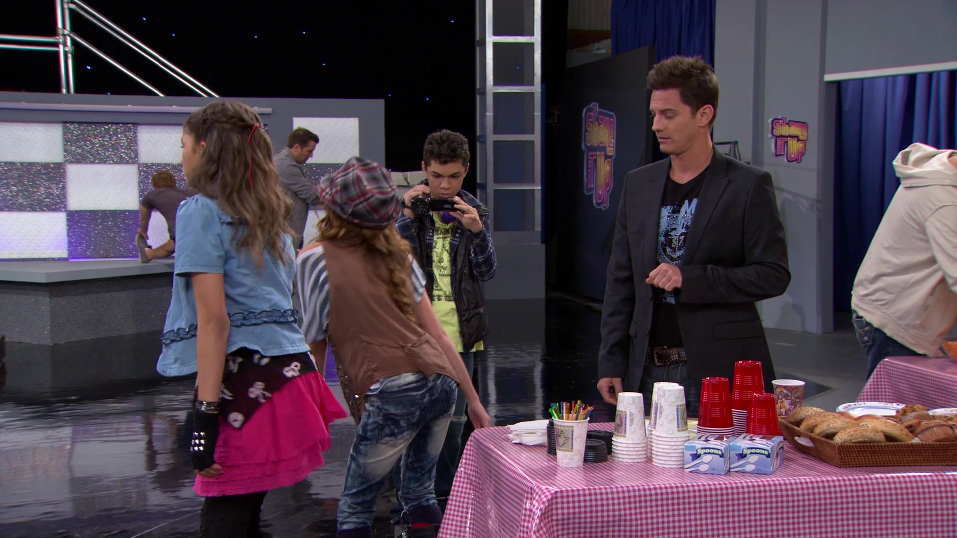 Shake_It_Up_S01E08_1080p_BTD_001228.jpg Shake_It_Up_S01E08_1080p_BTD_001228.jpg