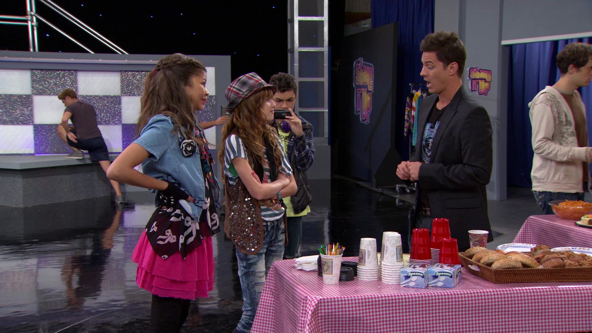 Shake_It_Up_S01E08_1080p_BTD_001245.jpg Shake_It_Up_S01E08_1080p_BTD_001245.jpg