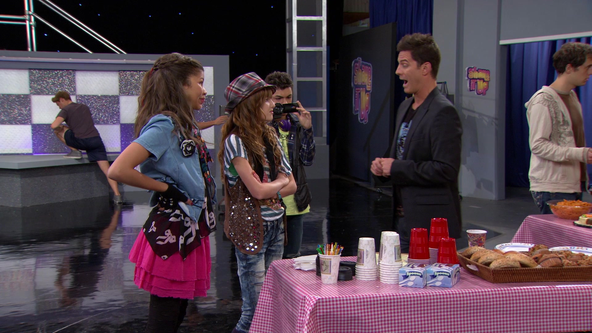Shake_It_Up_S01E08_1080p_BTD_001246.jpg Shake_It_Up_S01E08_1080p_BTD_001246.jpg