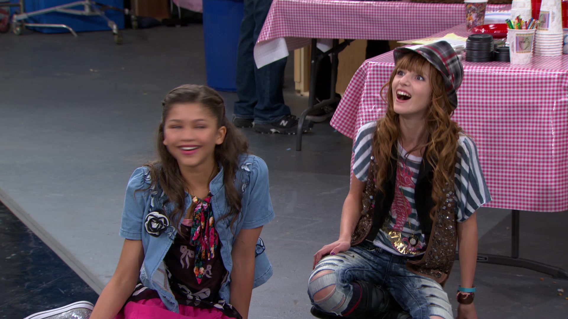 Shake_It_Up_S01E08_1080p_BTD_001311.jpg
