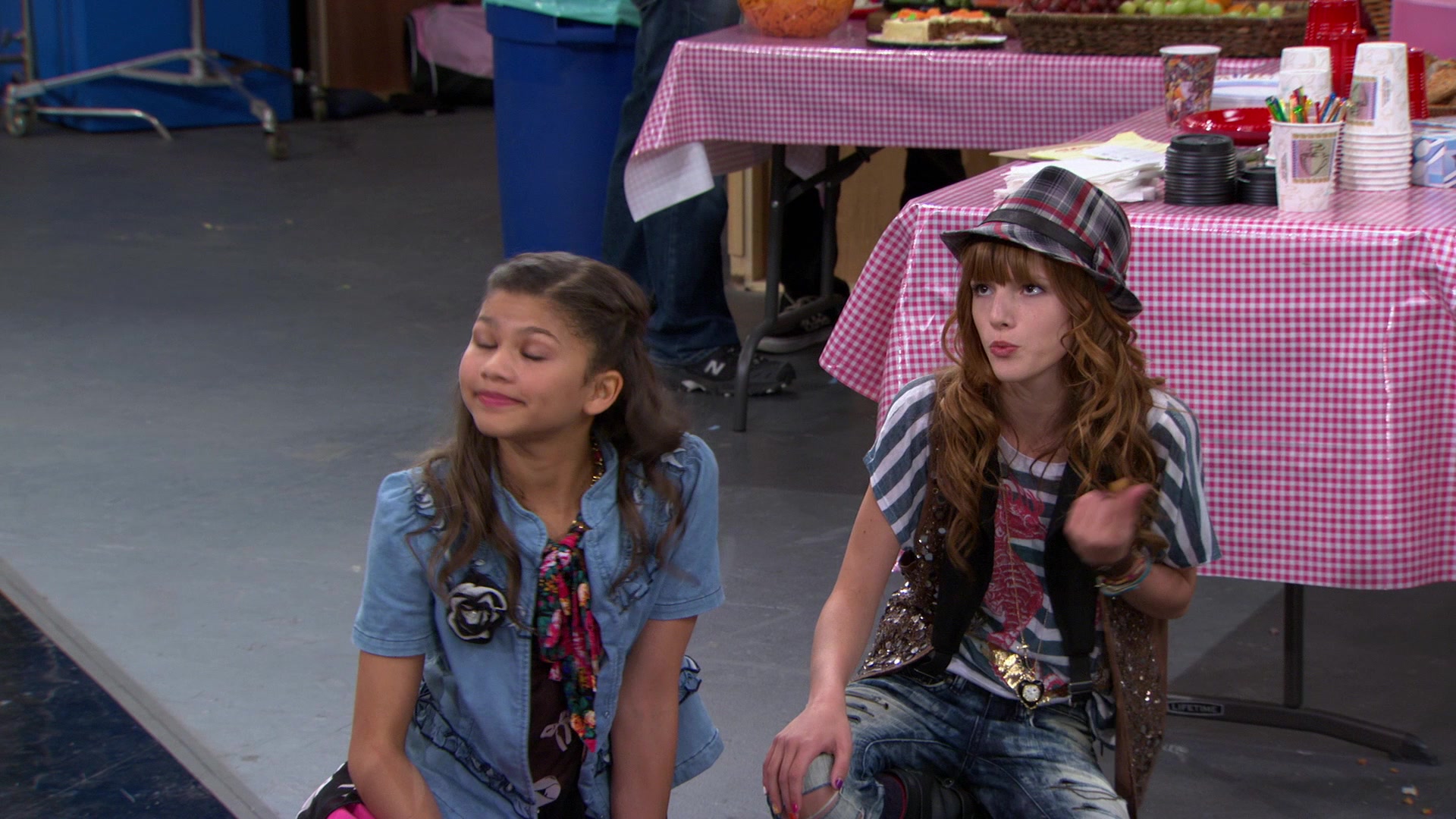 Shake_It_Up_S01E08_1080p_BTD_001334.jpg