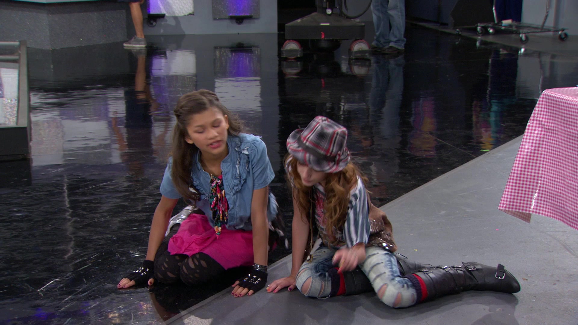 Shake_It_Up_S01E08_1080p_BTD_001348.jpg