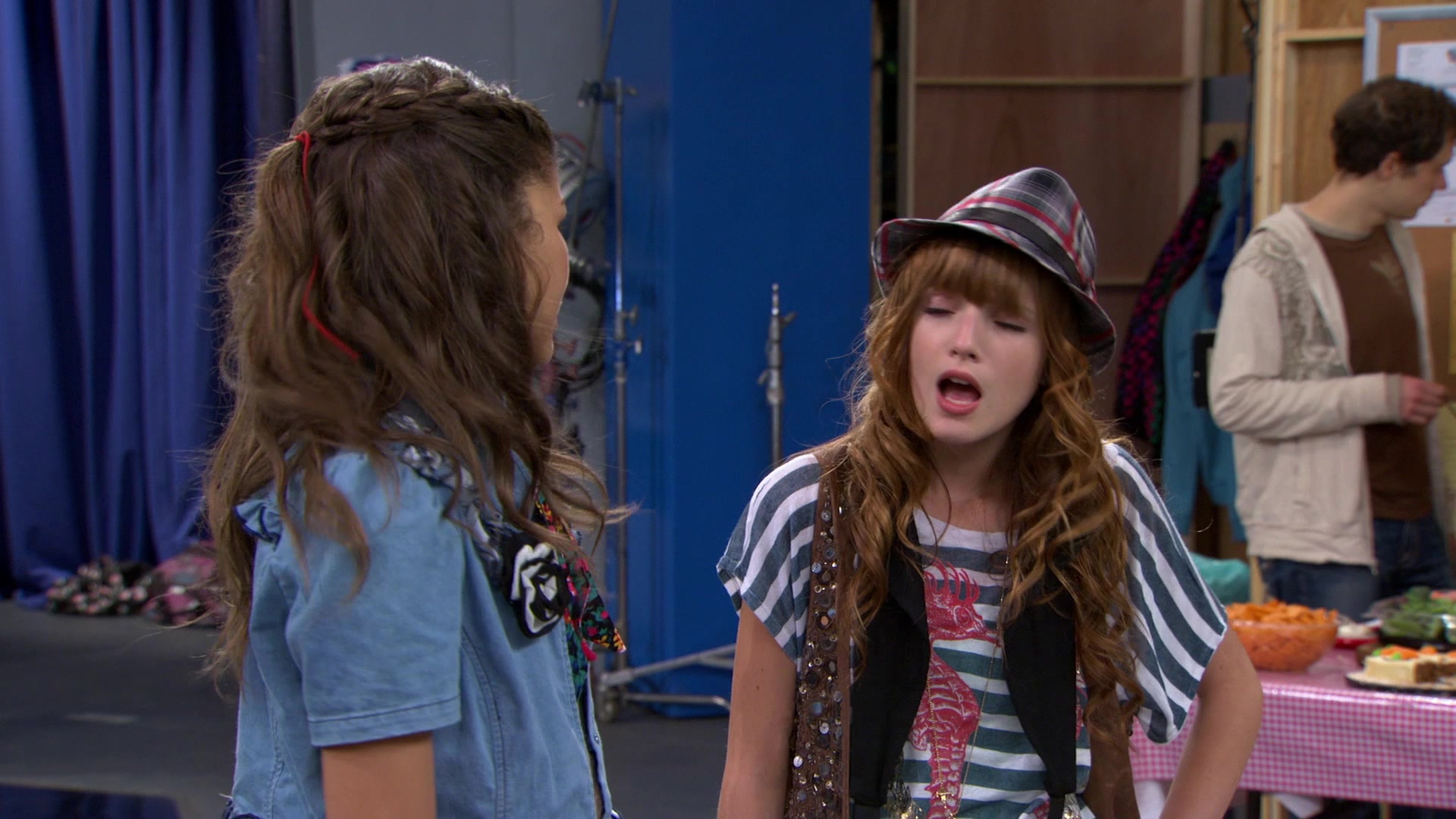 Shake_It_Up_S01E08_1080p_BTD_001375.jpg