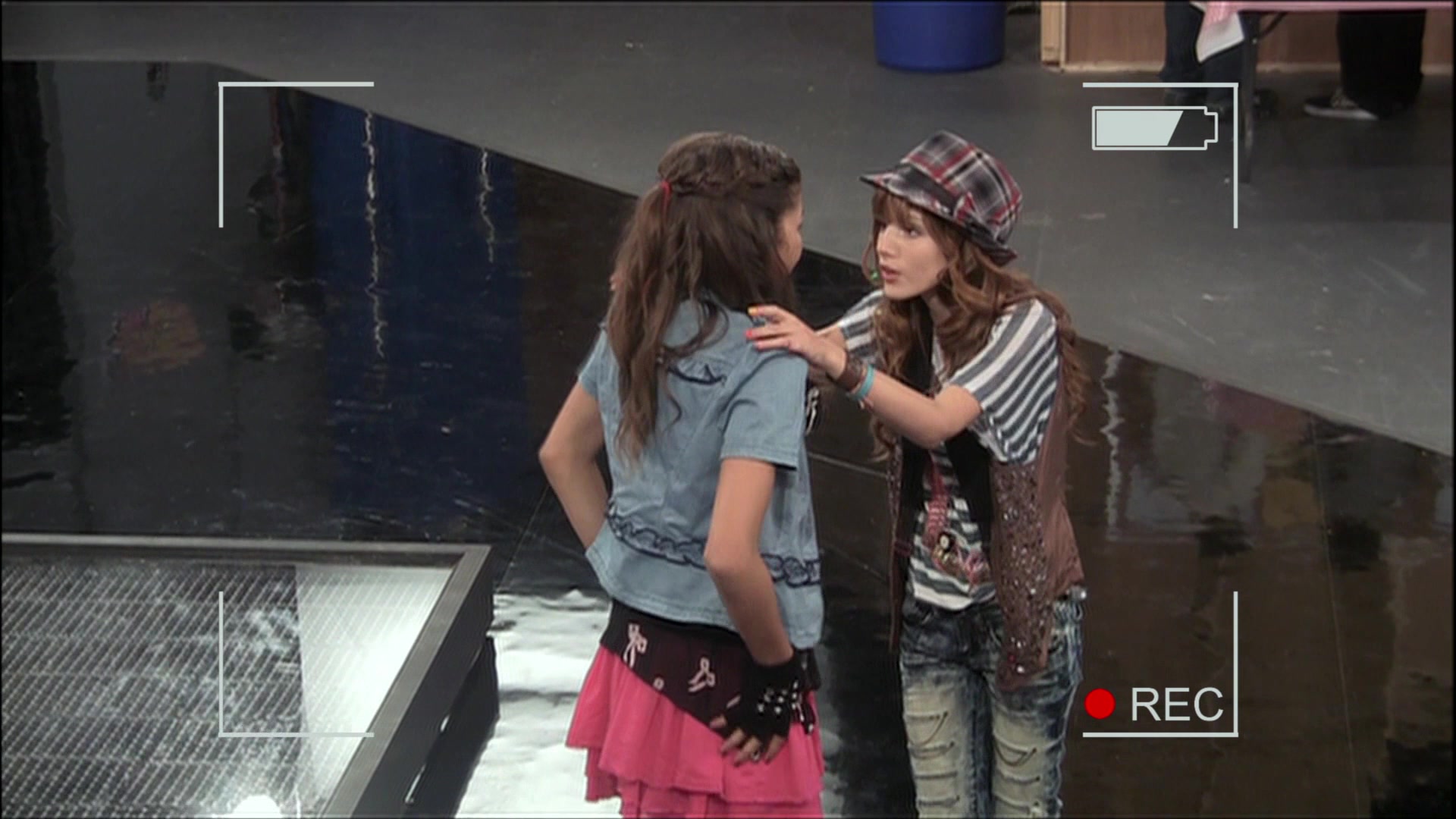Shake_It_Up_S01E08_1080p_BTD_001454.jpg