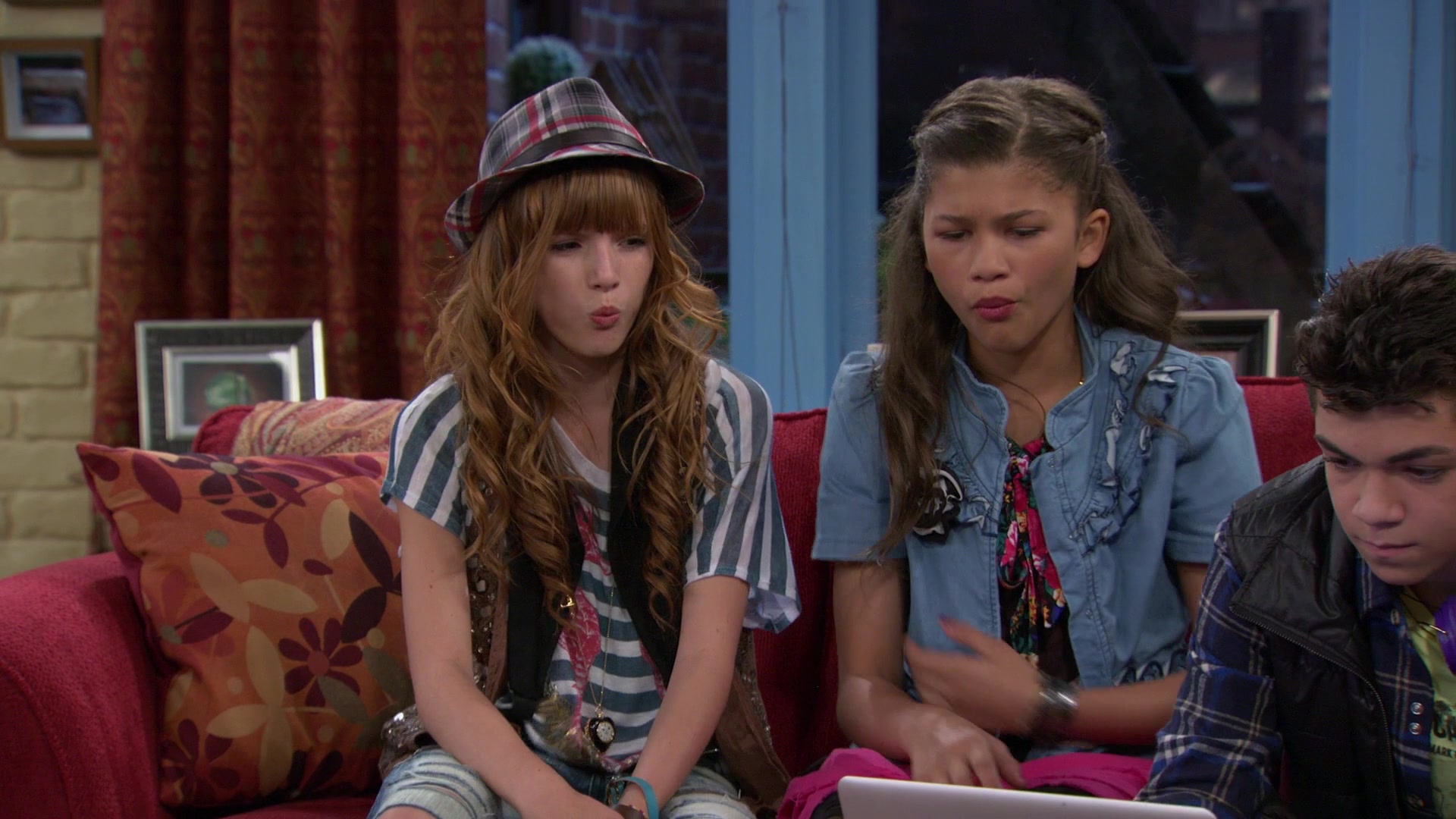 Shake_It_Up_S01E08_1080p_BTD_001543.jpg Shake_It_Up_S01E08_1080p_BTD_001543.jpg