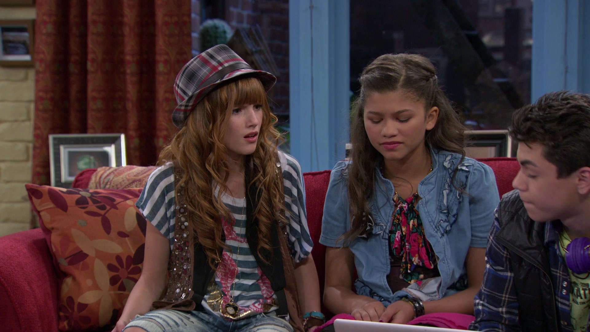 Shake_It_Up_S01E08_1080p_BTD_001551.jpg