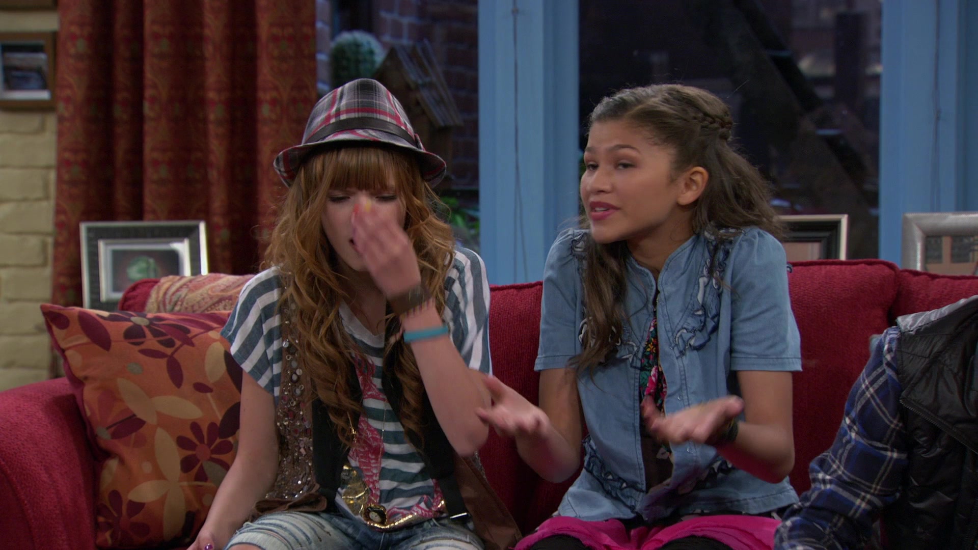 Shake_It_Up_S01E08_1080p_BTD_001554.jpg
