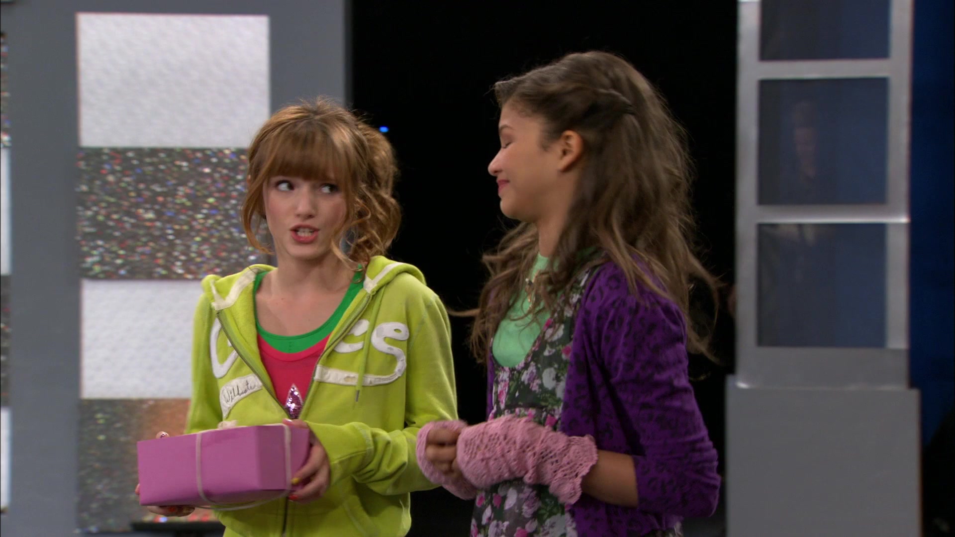 Shake_It_Up_S01E08_1080p_BTD_001716.jpg