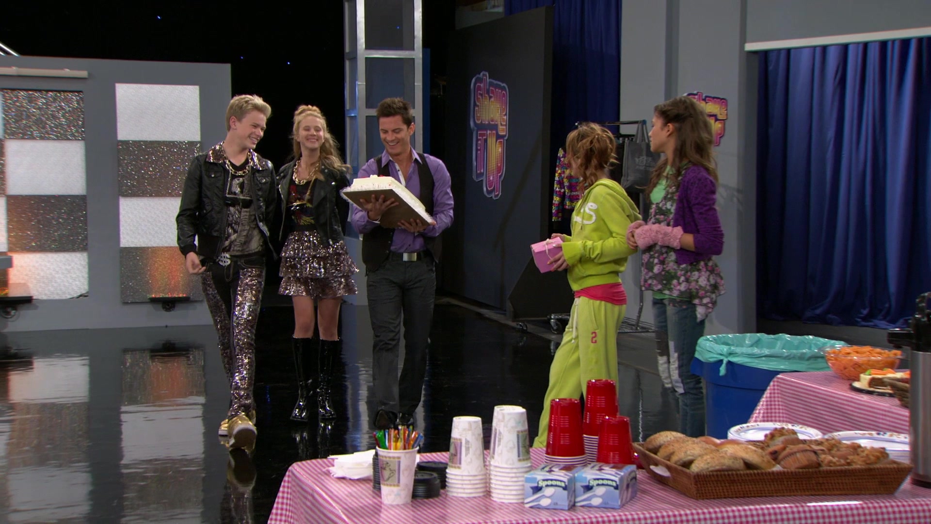 Shake_It_Up_S01E08_1080p_BTD_001728.jpg