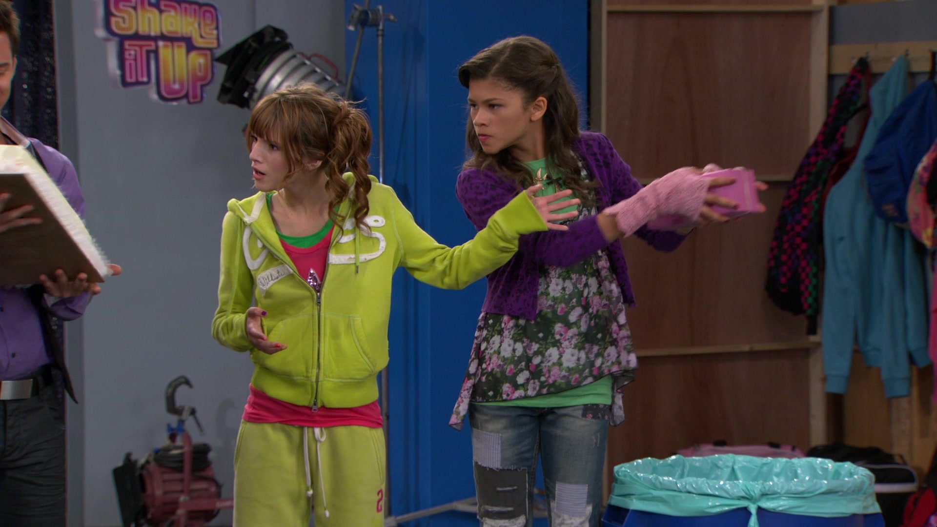 Shake_It_Up_S01E08_1080p_BTD_001742.jpg