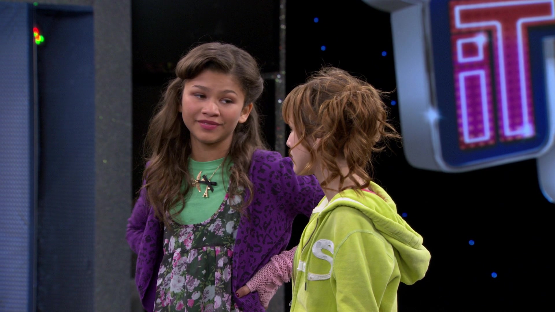 Shake_It_Up_S01E08_1080p_BTD_001912.jpg