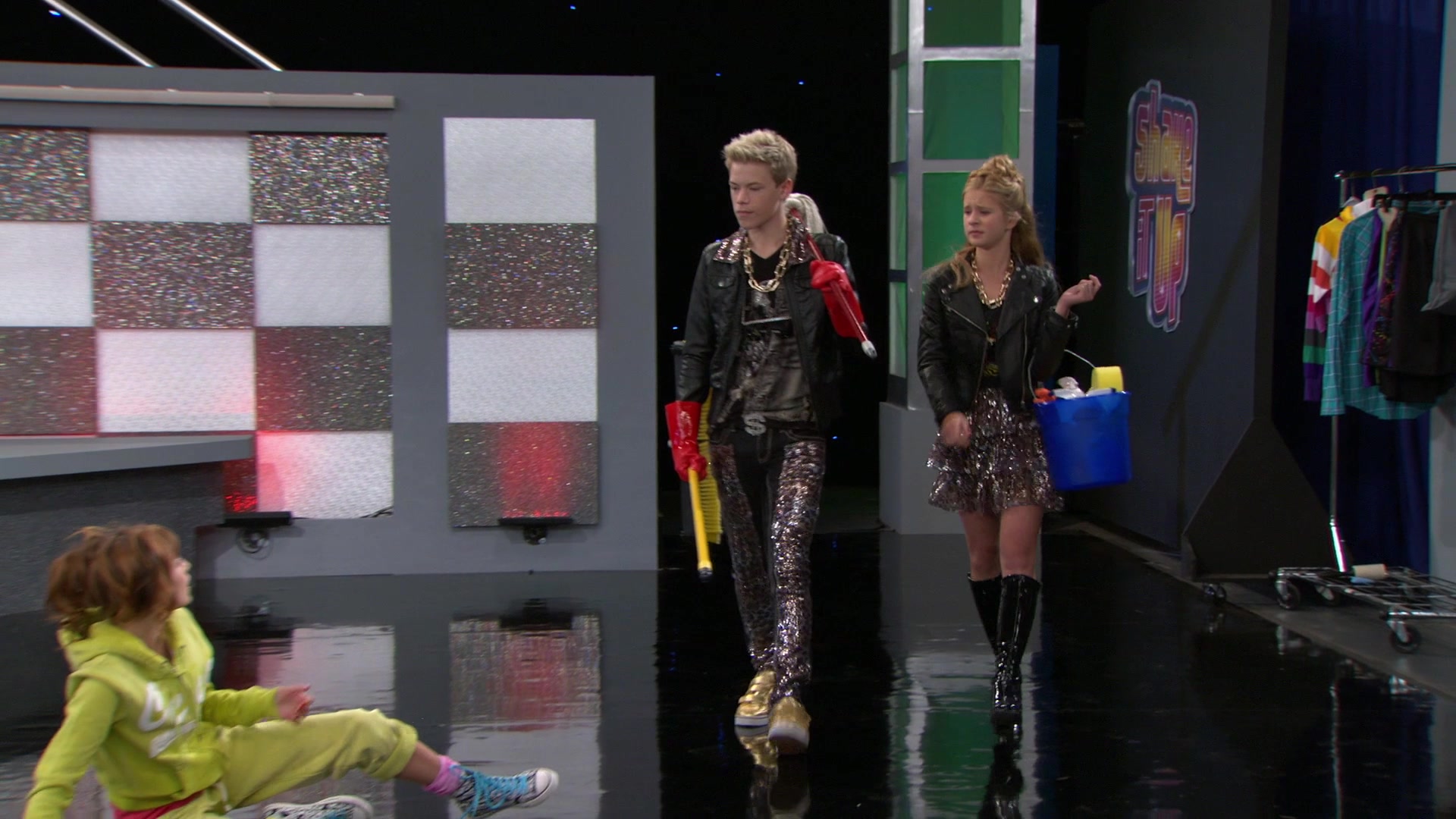 Shake_It_Up_S01E08_1080p_BTD_002103.jpg