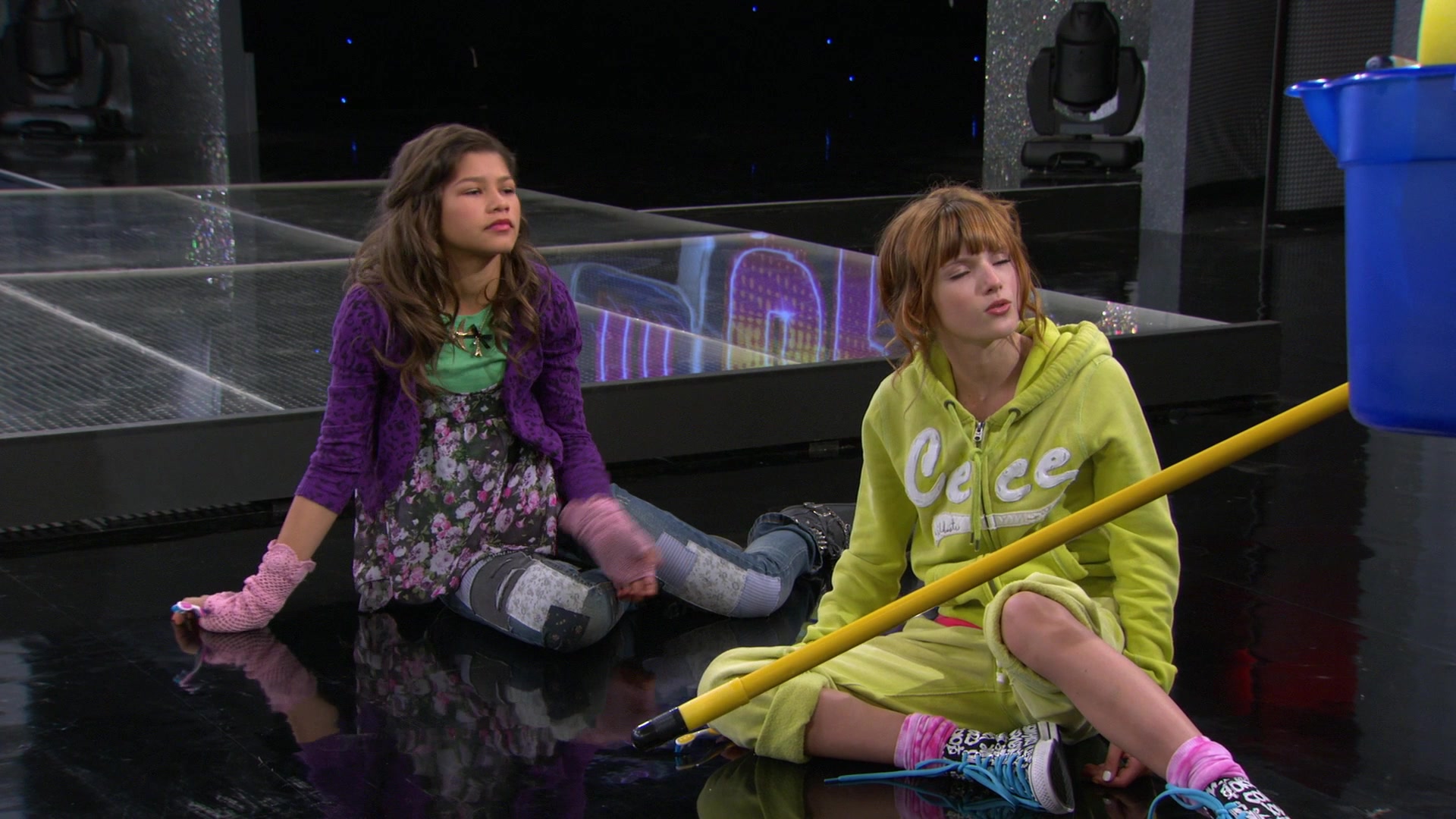 Shake_It_Up_S01E08_1080p_BTD_002129.jpg