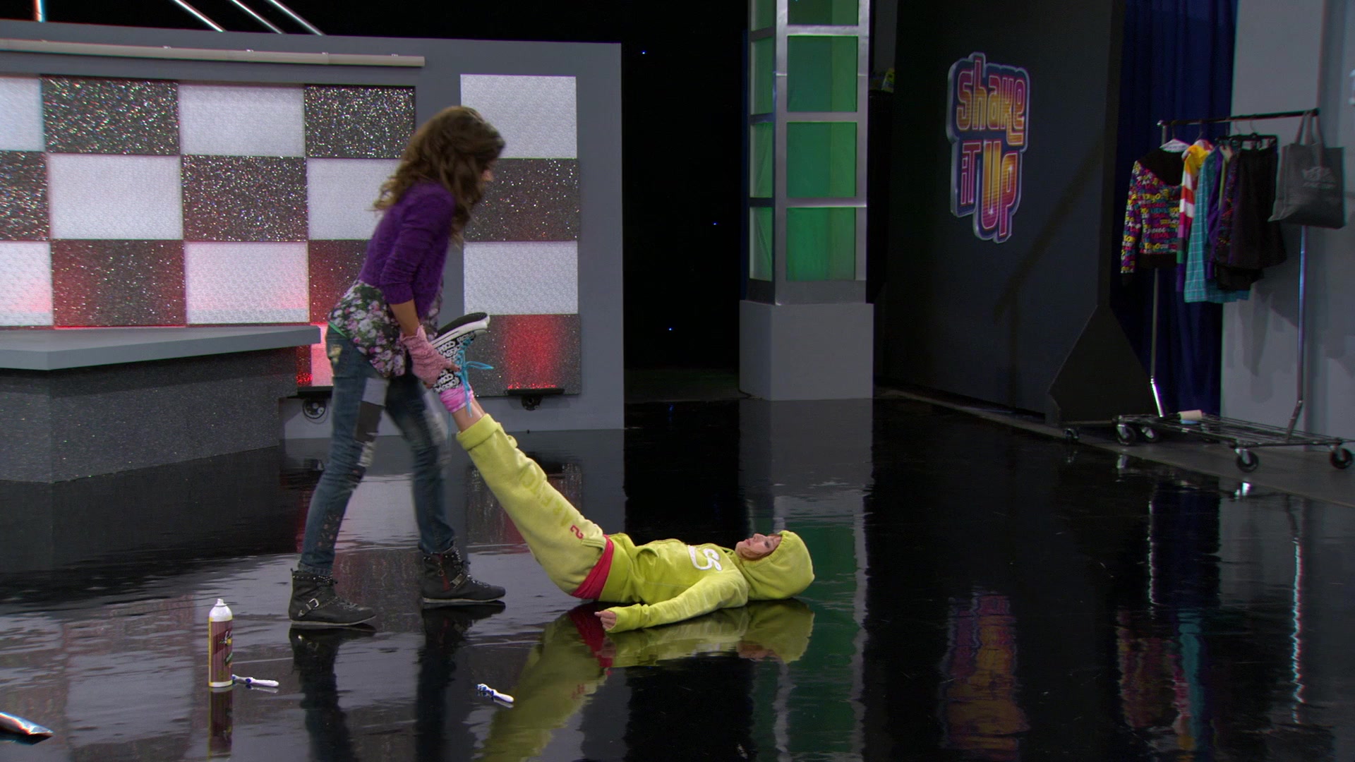 Shake_It_Up_S01E08_1080p_BTD_002224.jpg