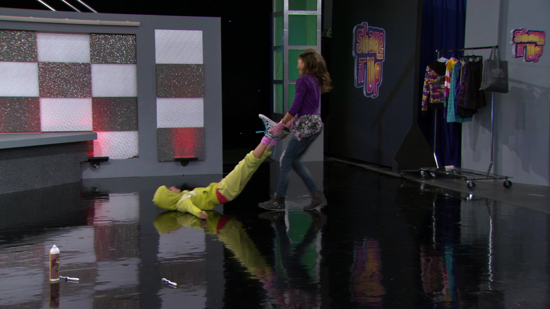 Shake_It_Up_S01E08_1080p_BTD_002230.jpg