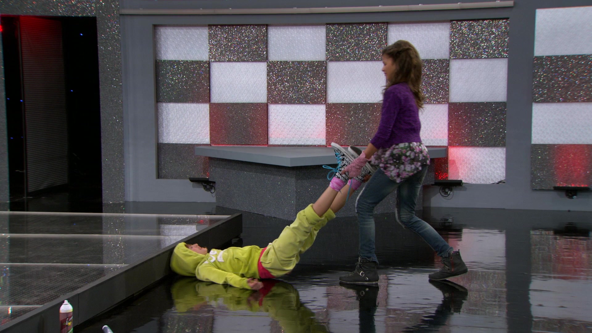 Shake_It_Up_S01E08_1080p_BTD_002253.jpg Shake_It_Up_S01E08_1080p_BTD_002253.jpg