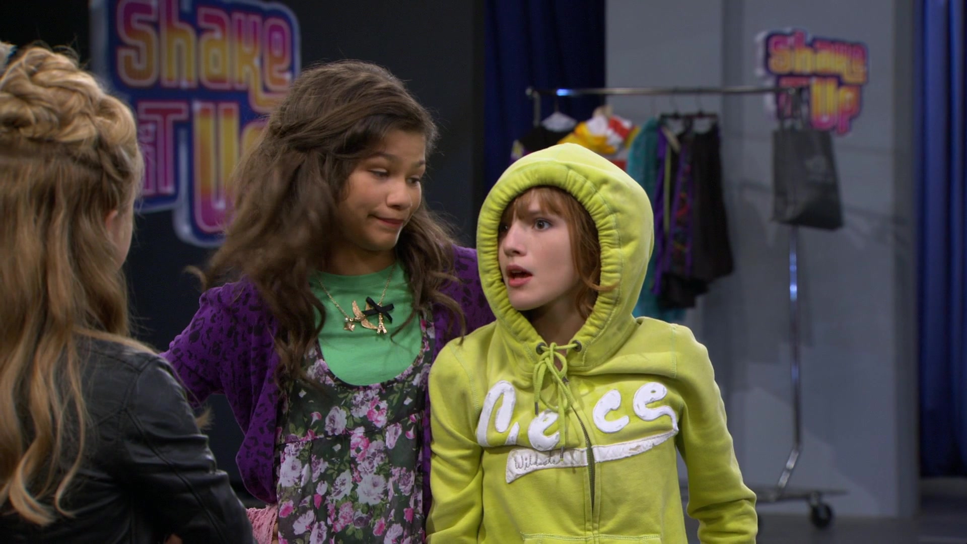 Shake_It_Up_S01E08_1080p_BTD_002419.jpg