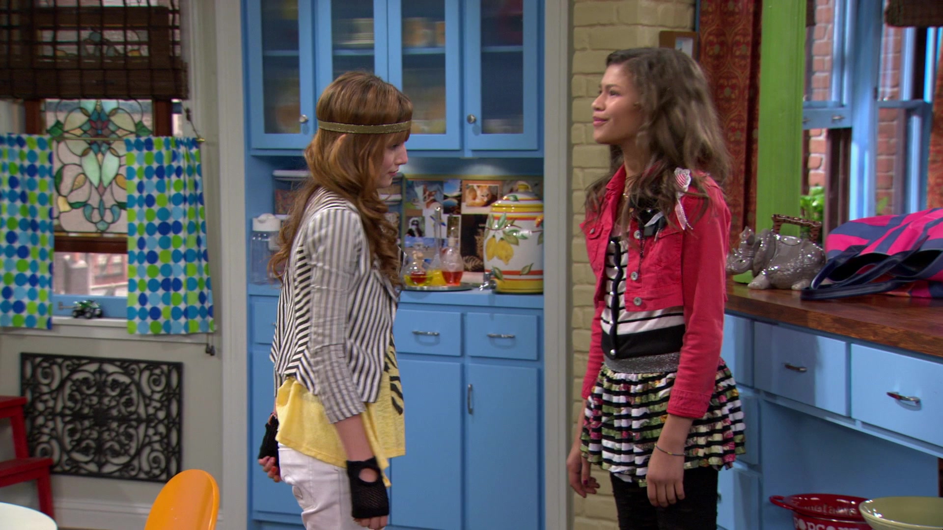 Shake_It_Up_S01E08_1080p_BTD_002585.jpg