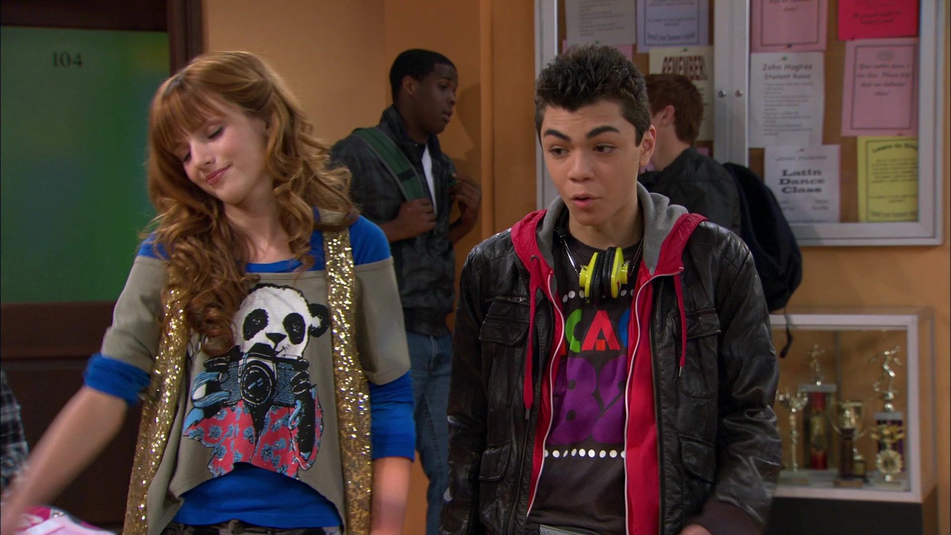 Shake_It_Up_S01E09_1080p_BTD_000572.jpg