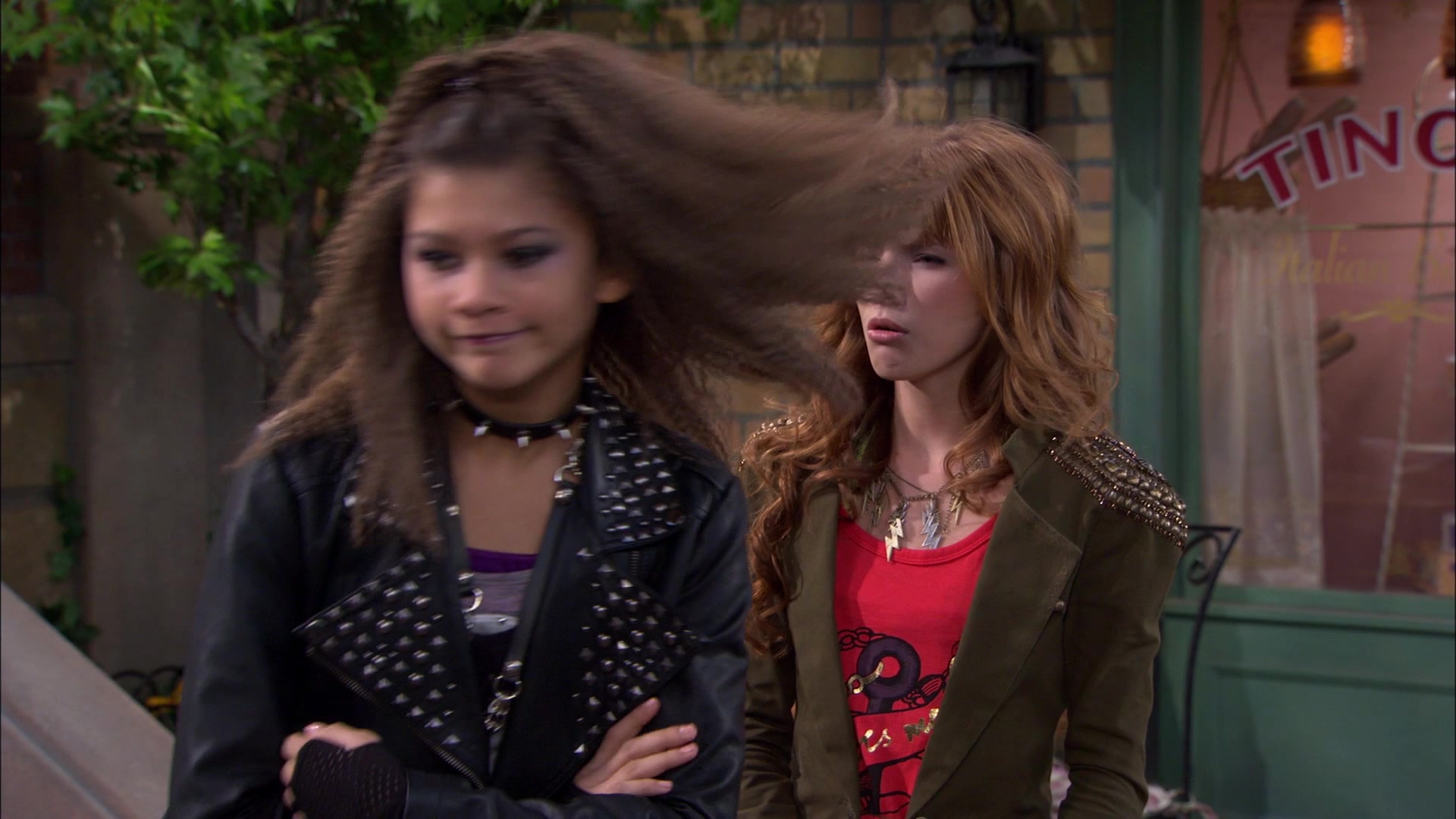 Shake_It_Up_S01E09_1080p_BTD_001747.jpg Shake_It_Up_S01E09_1080p_BTD_001747.jpg