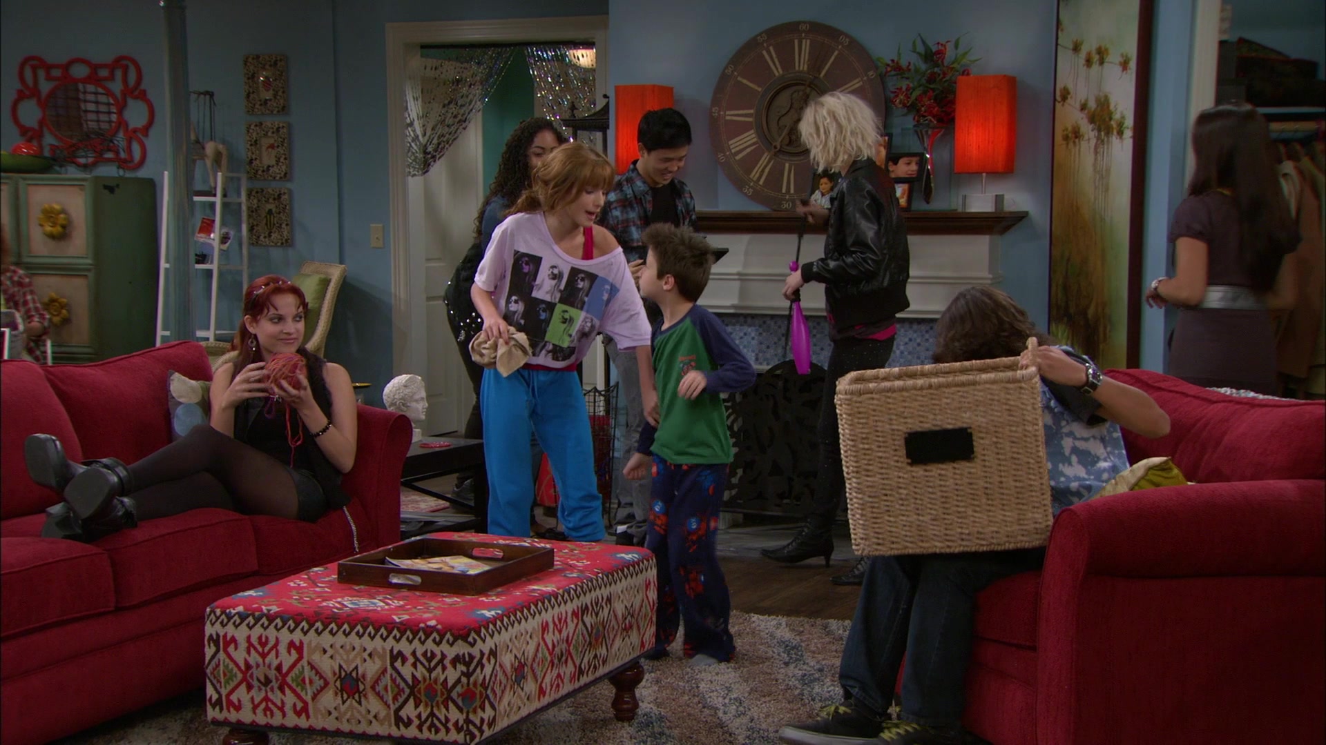 Shake_It_Up_S01E09_1080p_BTD_002040.jpg Shake_It_Up_S01E09_1080p_BTD_002040.jpg