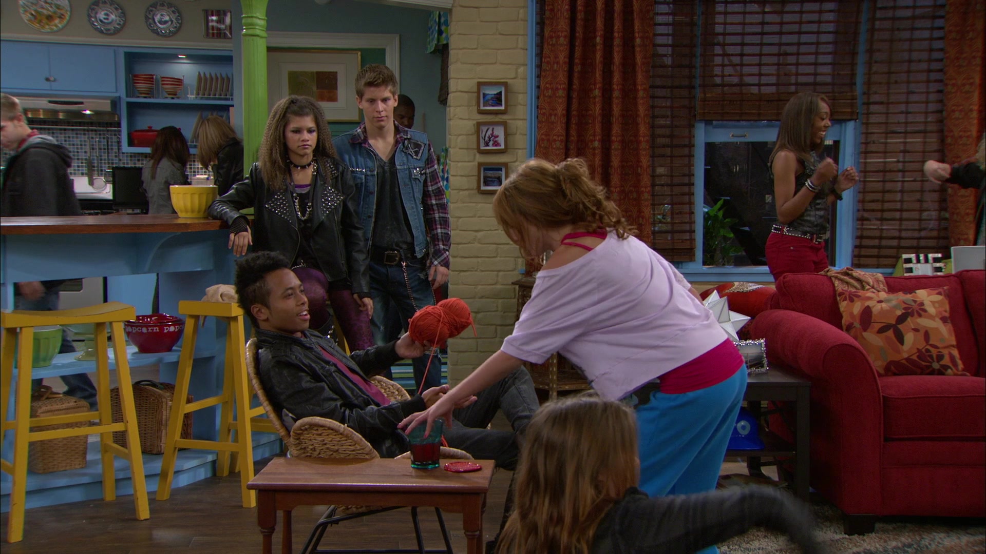 Shake_It_Up_S01E09_1080p_BTD_002159.jpg Shake_It_Up_S01E09_1080p_BTD_002159.jpg