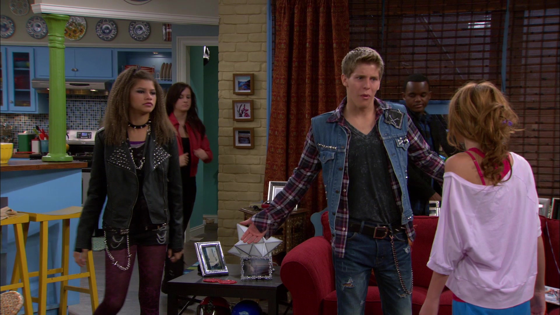 Shake_It_Up_S01E09_1080p_BTD_002205.jpg Shake_It_Up_S01E09_1080p_BTD_002205.jpg