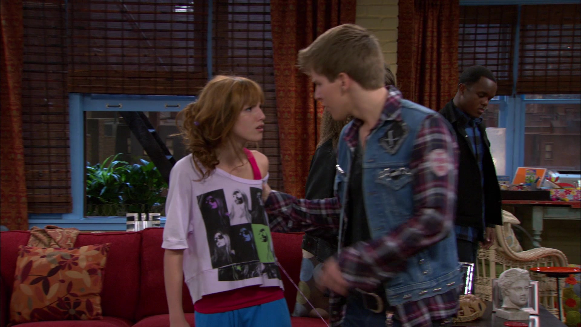 Shake_It_Up_S01E09_1080p_BTD_002215.jpg Shake_It_Up_S01E09_1080p_BTD_002215.jpg