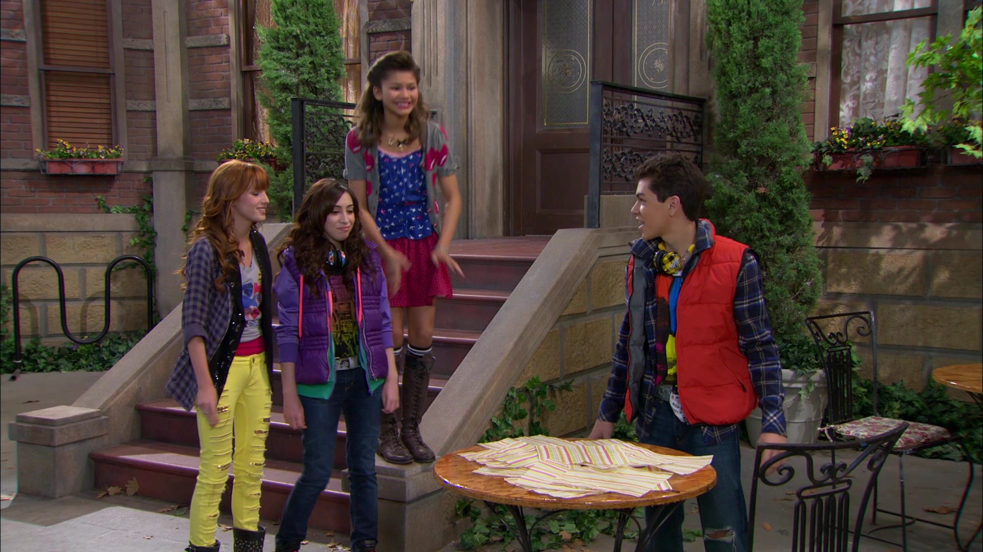 Shake_It_Up_S01E10_1080p_BTD_001378.jpg Shake_It_Up_S01E10_1080p_BTD_001378.jpg