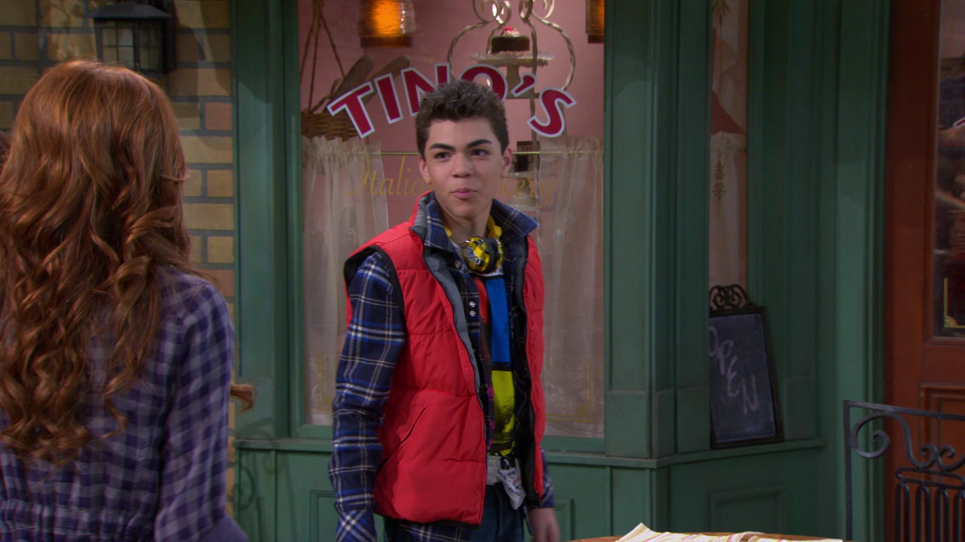 Shake_It_Up_S01E10_1080p_BTD_001379.jpg Shake_It_Up_S01E10_1080p_BTD_001379.jpg