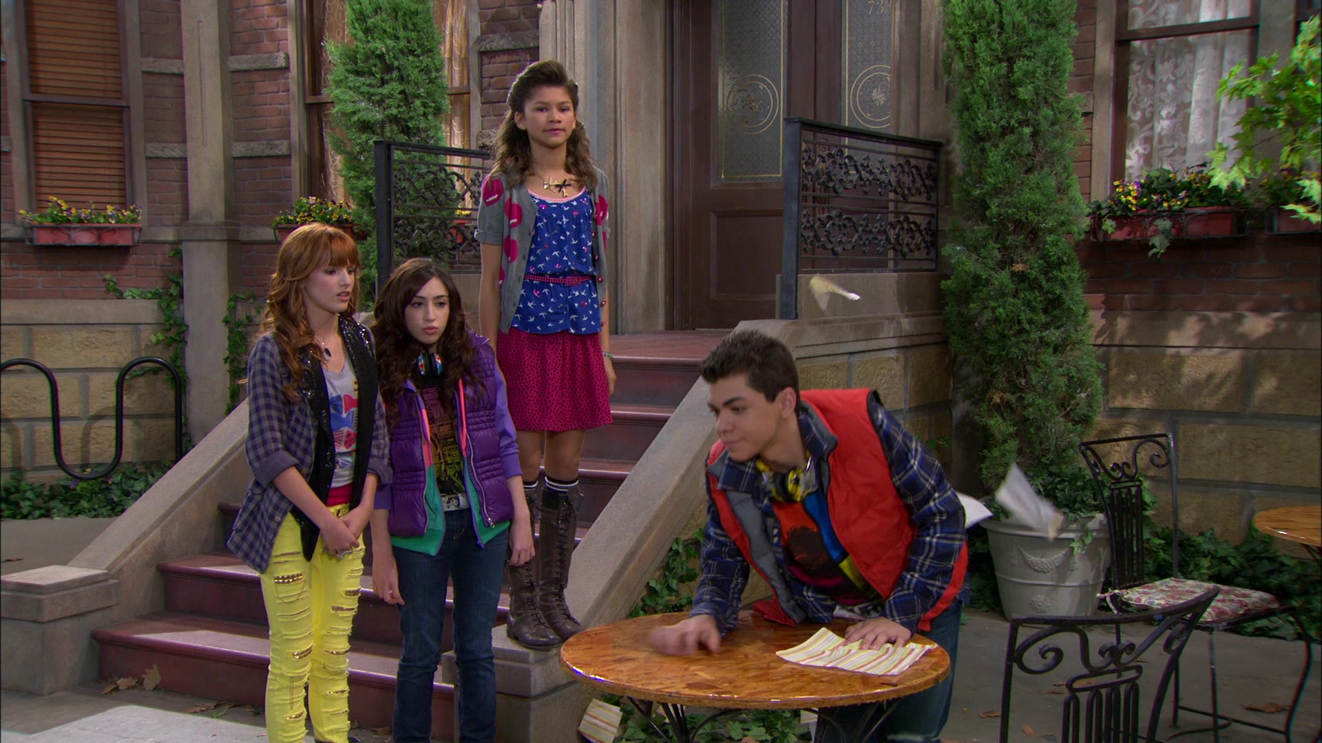 Shake_It_Up_S01E10_1080p_BTD_001395.jpg Shake_It_Up_S01E10_1080p_BTD_001395.jpg
