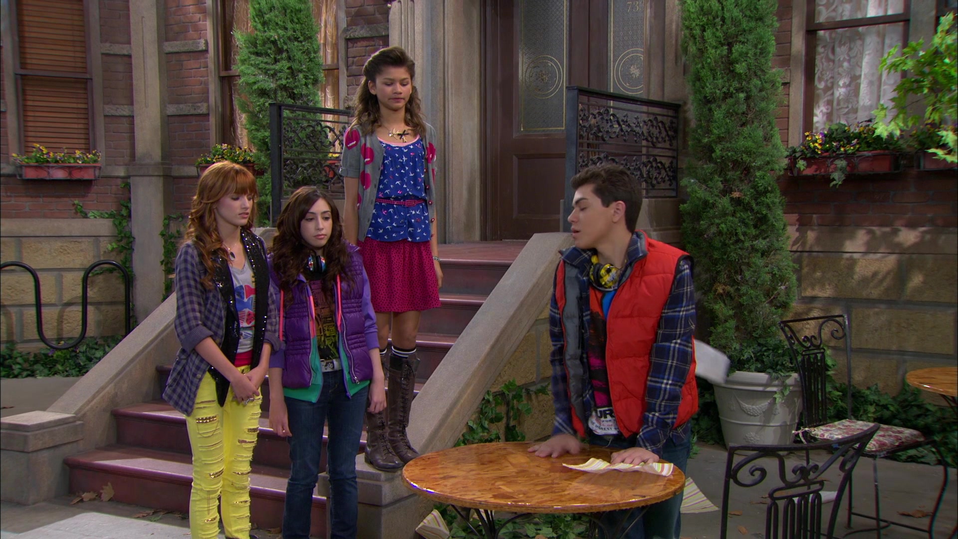 Shake_It_Up_S01E10_1080p_BTD_001397.jpg Shake_It_Up_S01E10_1080p_BTD_001397.jpg