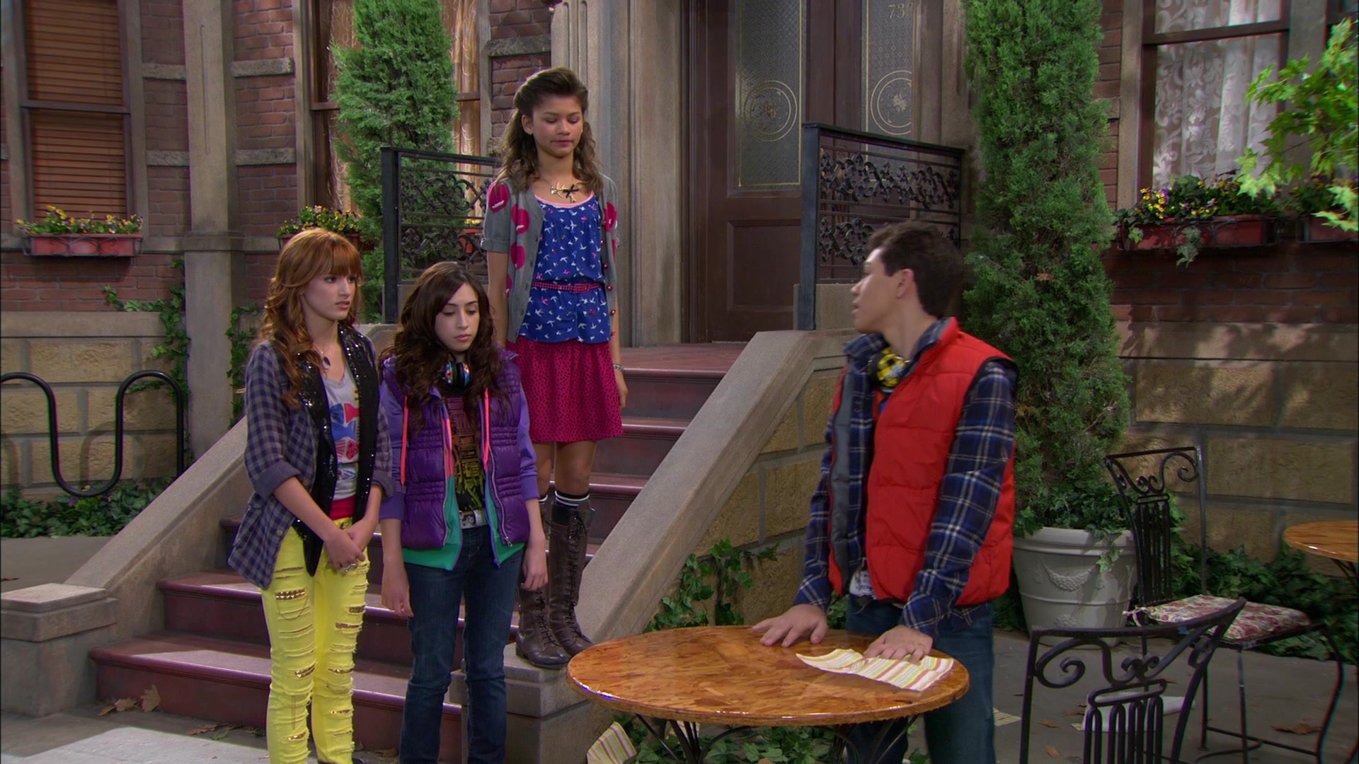 Shake_It_Up_S01E10_1080p_BTD_001398.jpg Shake_It_Up_S01E10_1080p_BTD_001398.jpg