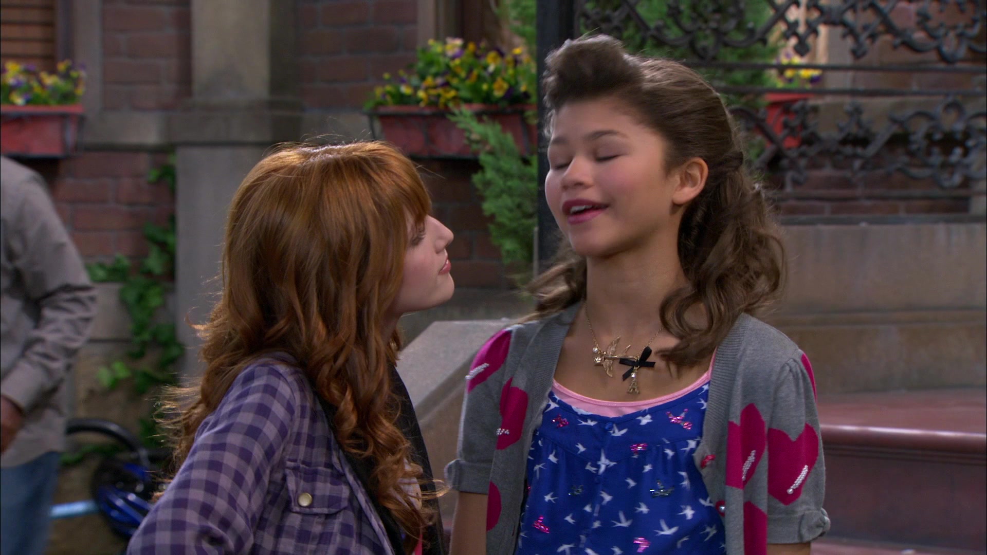 Shake_It_Up_S01E10_1080p_BTD_001472.jpg Shake_It_Up_S01E10_1080p_BTD_001472.jpg