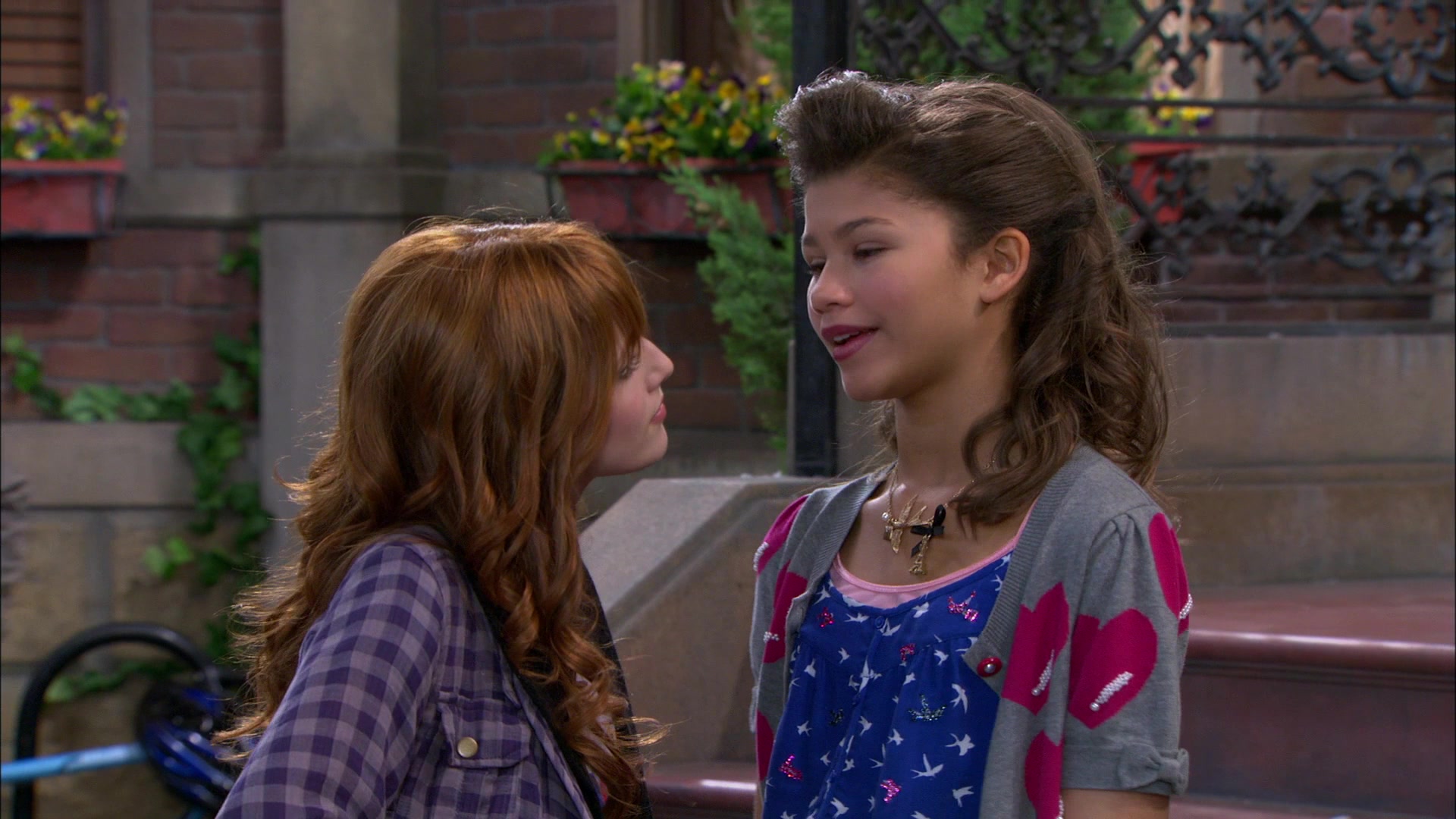 Shake_It_Up_S01E10_1080p_BTD_001473.jpg