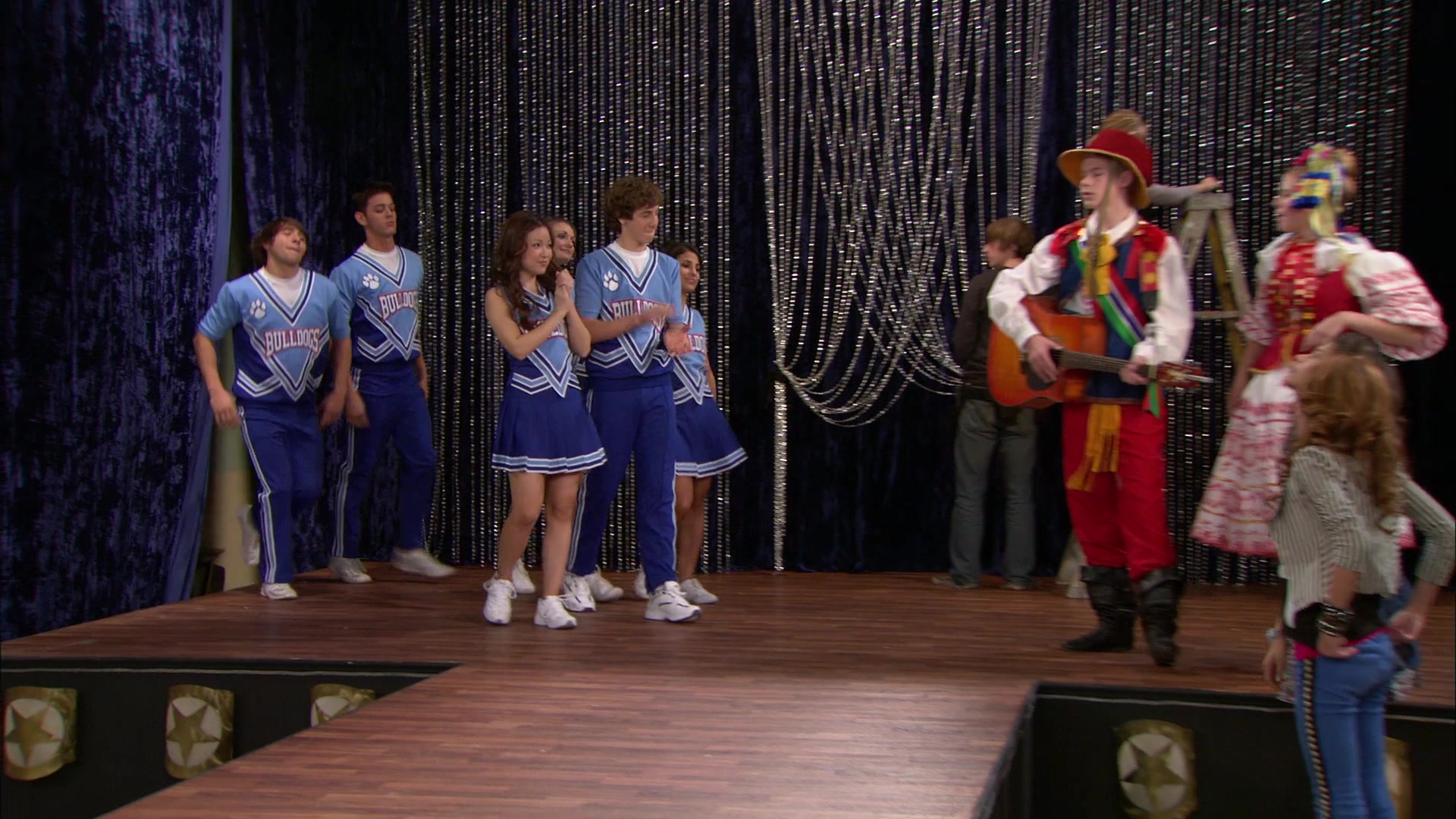 Shake_It_Up_S01E11_1080p_BTD_001067.jpg Shake_It_Up_S01E11_1080p_BTD_001067.jpg