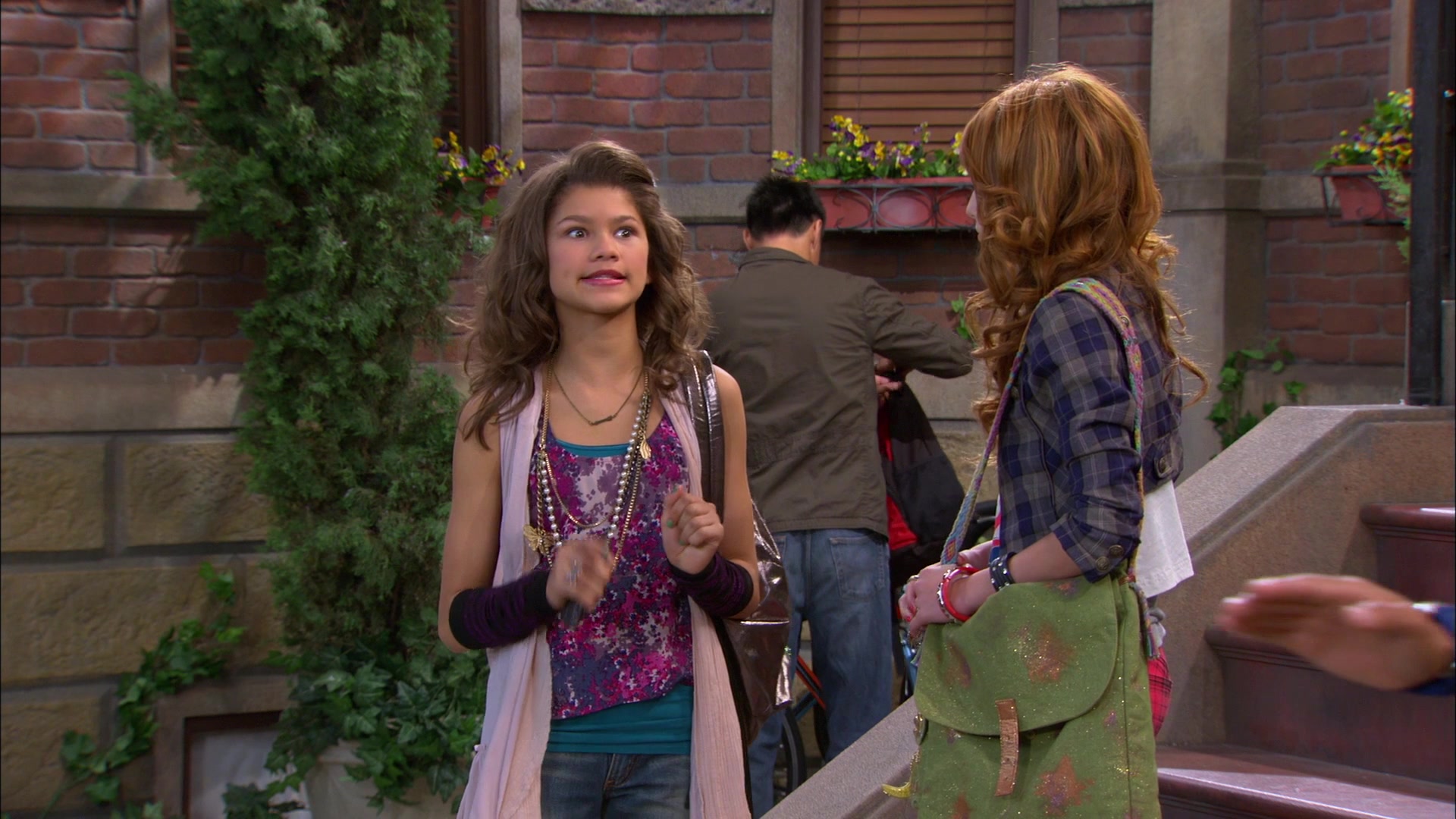 Shake_It_Up_S01E11_1080p_BTD_001655.jpg Shake_It_Up_S01E11_1080p_BTD_001655.jpg