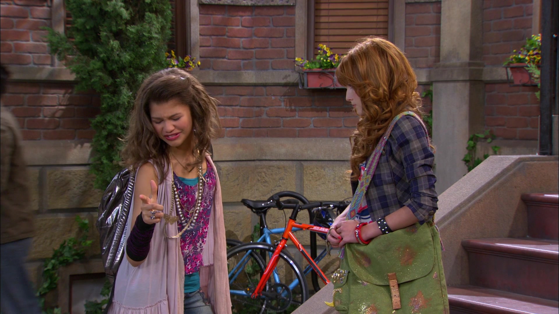 Shake_It_Up_S01E11_1080p_BTD_001672.jpg Shake_It_Up_S01E11_1080p_BTD_001672.jpg