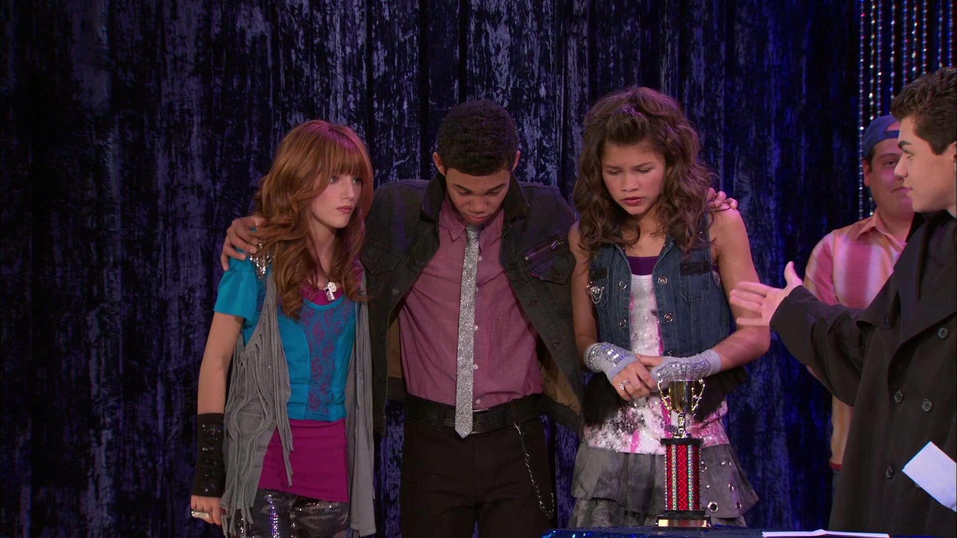 Shake_It_Up_S01E11_1080p_BTD_002741.jpg Shake_It_Up_S01E11_1080p_BTD_002741.jpg