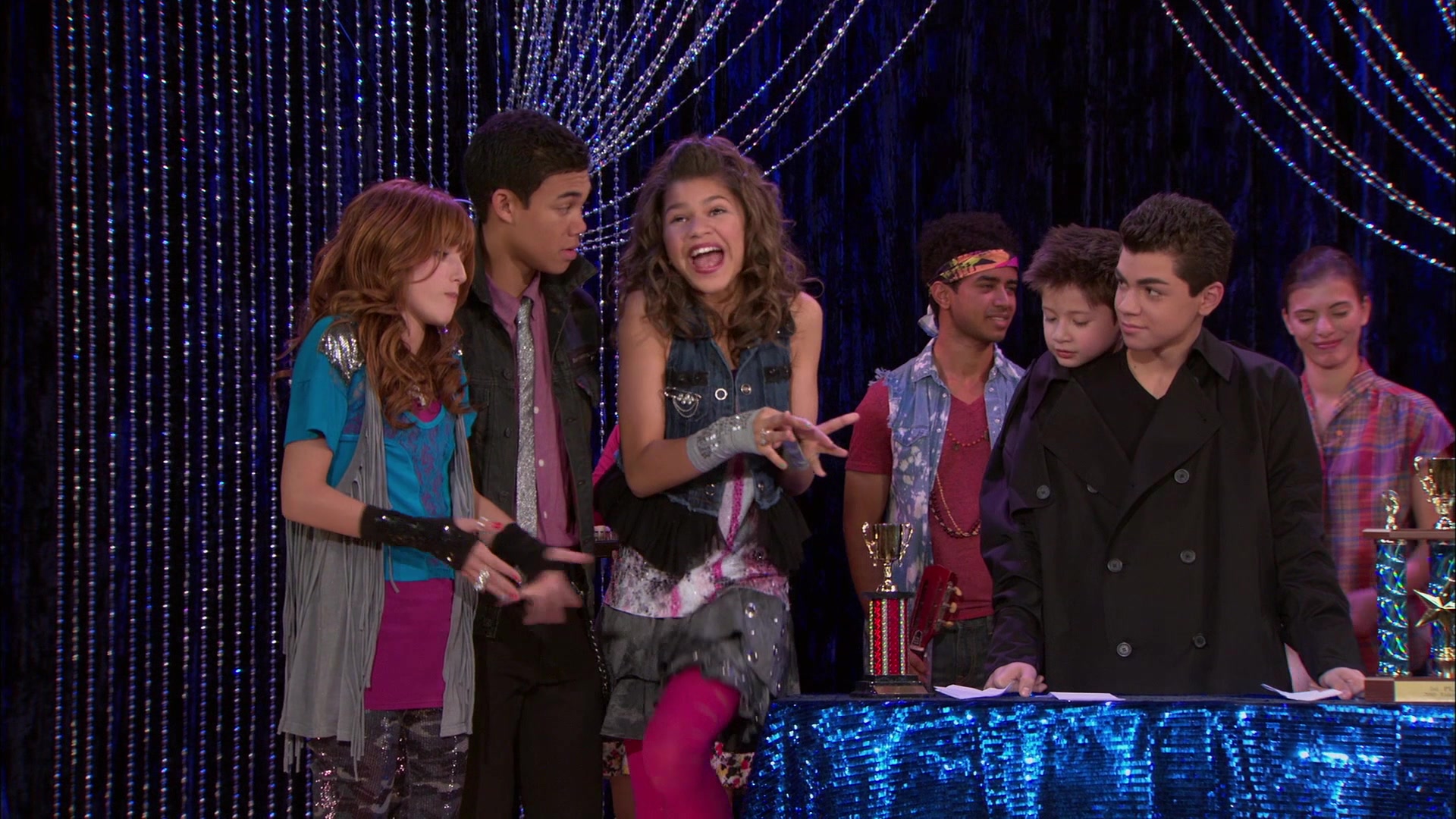 Shake_It_Up_S01E11_1080p_BTD_002947.jpg Shake_It_Up_S01E11_1080p_BTD_002947.jpg