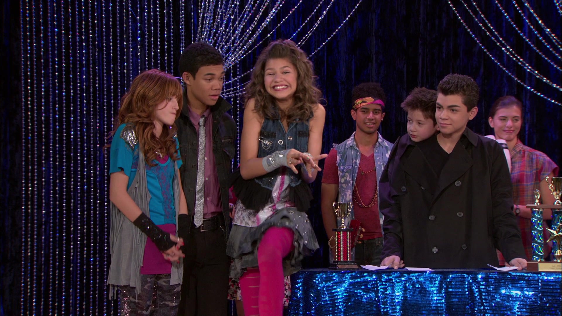 Shake_It_Up_S01E11_1080p_BTD_002948.jpg Shake_It_Up_S01E11_1080p_BTD_002948.jpg