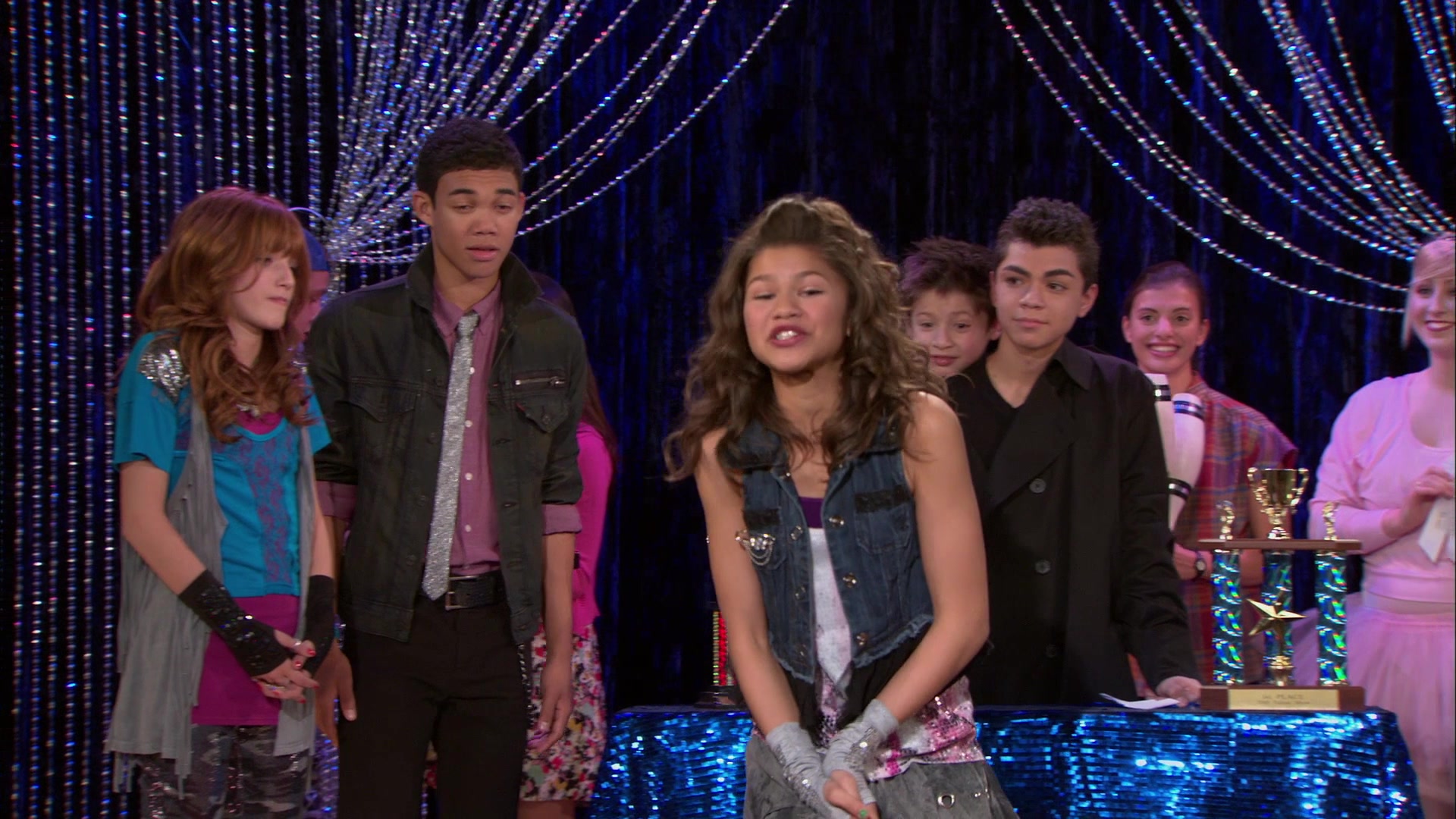 Shake_It_Up_S01E11_1080p_BTD_002952.jpg Shake_It_Up_S01E11_1080p_BTD_002952.jpg