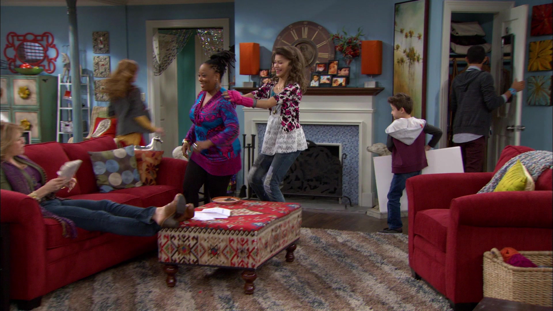 Shake_It_Up_S01E12_1080p_BTD_000324.jpg Shake_It_Up_S01E12_1080p_BTD_000324.jpg
