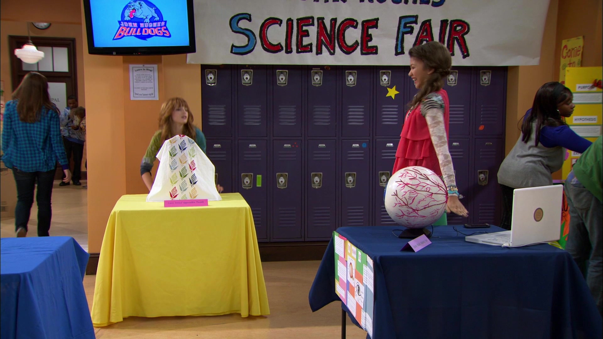 Shake_It_Up_S01E12_1080p_BTD_000603.jpg Shake_It_Up_S01E12_1080p_BTD_000603.jpg