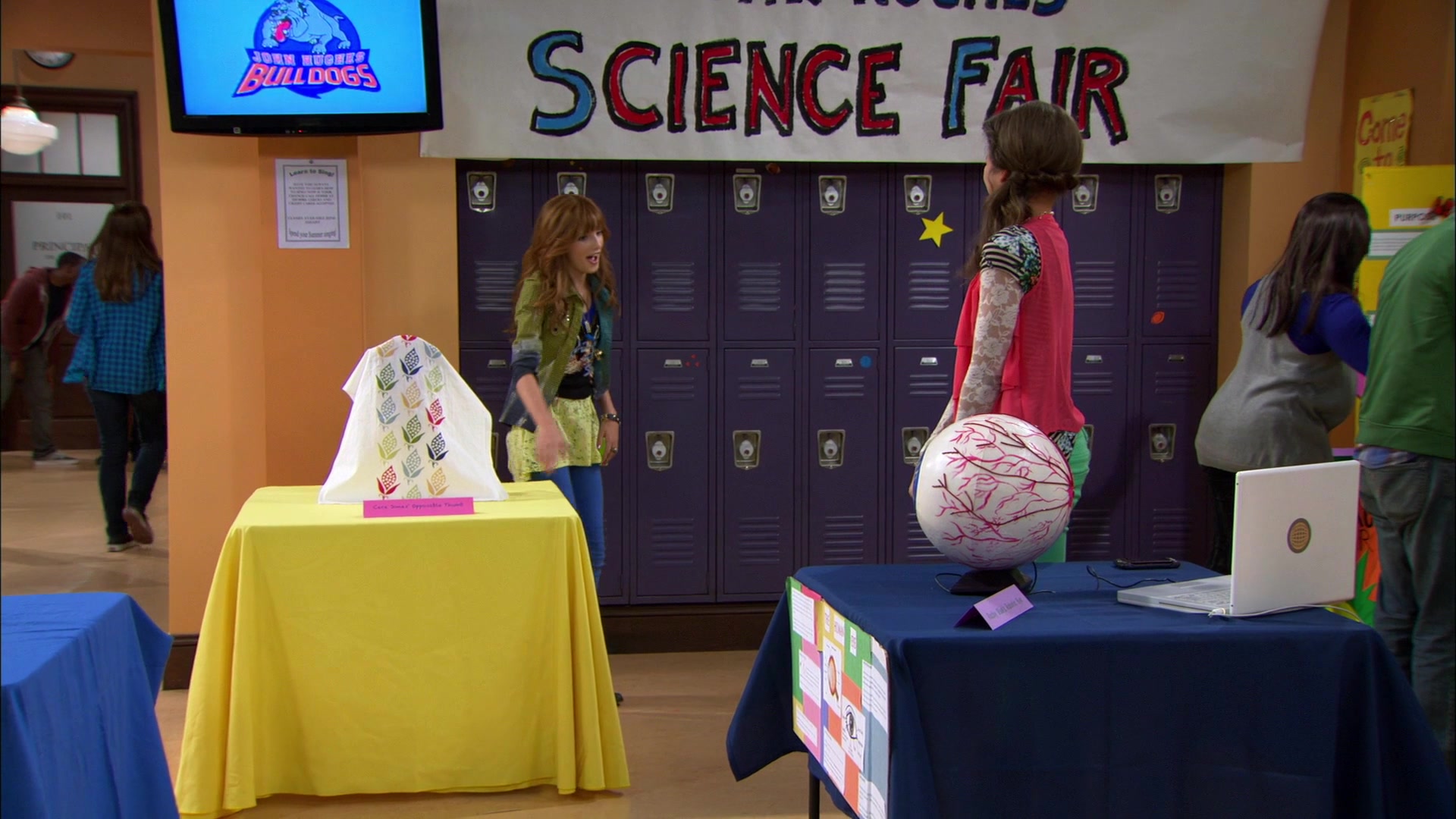 Shake_It_Up_S01E12_1080p_BTD_000607.jpg Shake_It_Up_S01E12_1080p_BTD_000607.jpg