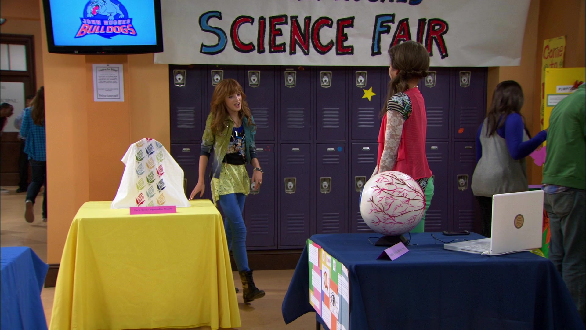 Shake_It_Up_S01E12_1080p_BTD_000608.jpg Shake_It_Up_S01E12_1080p_BTD_000608.jpg