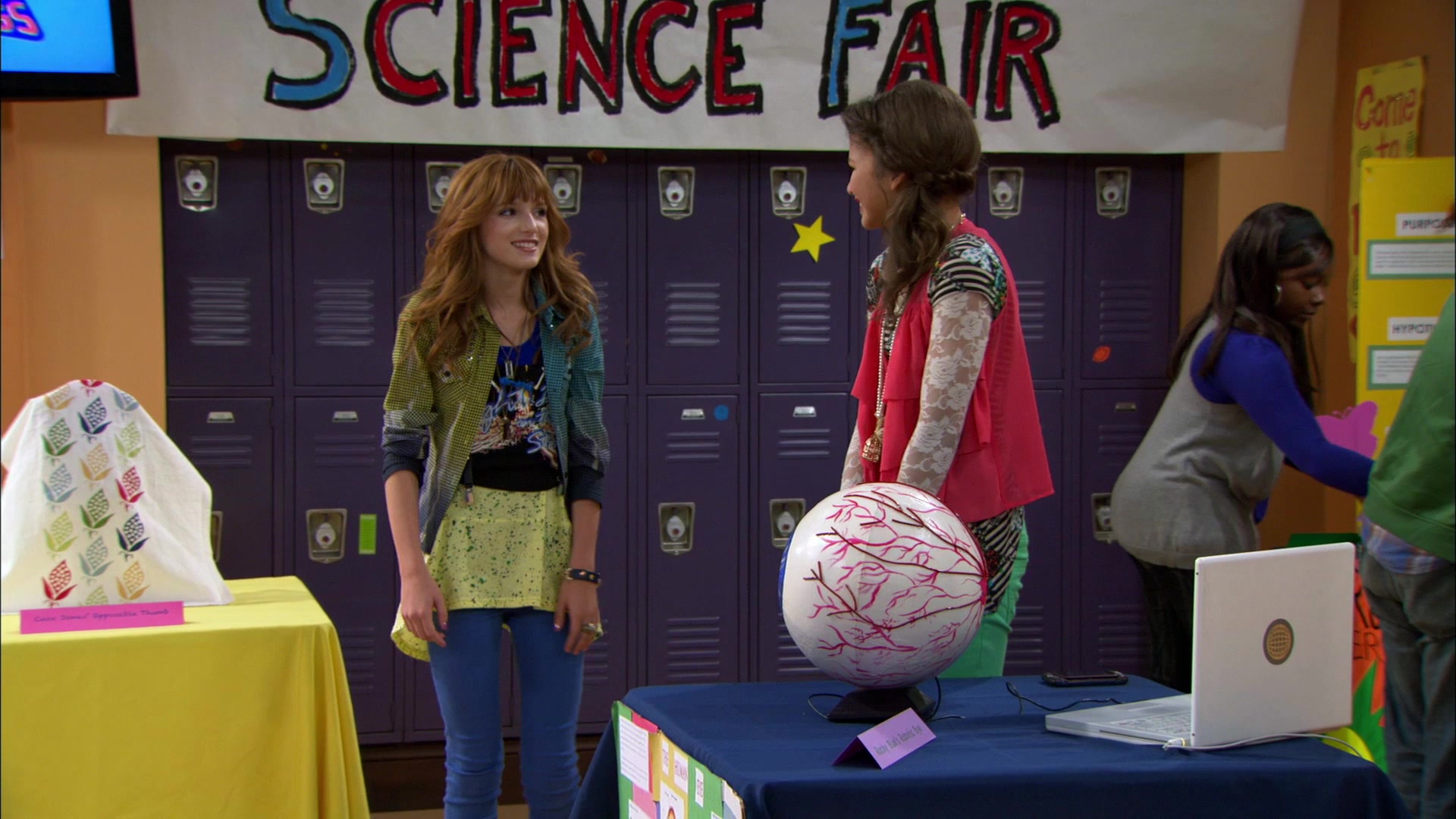 Shake_It_Up_S01E12_1080p_BTD_000614.jpg Shake_It_Up_S01E12_1080p_BTD_000614.jpg