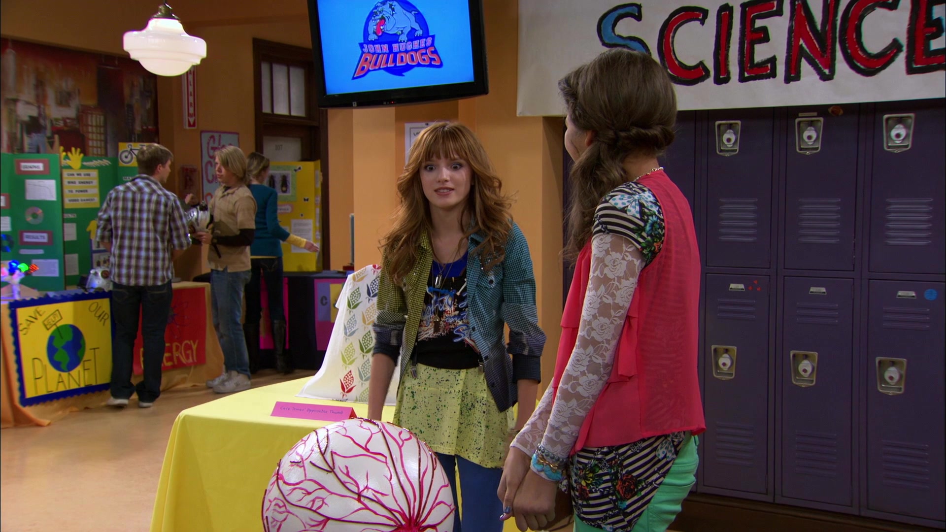 Shake_It_Up_S01E12_1080p_BTD_000619.jpg Shake_It_Up_S01E12_1080p_BTD_000619.jpg