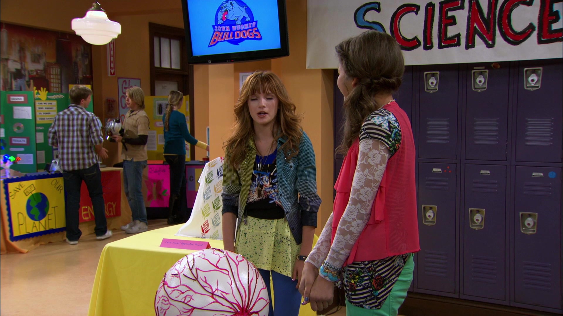 Shake_It_Up_S01E12_1080p_BTD_000621.jpg Shake_It_Up_S01E12_1080p_BTD_000621.jpg