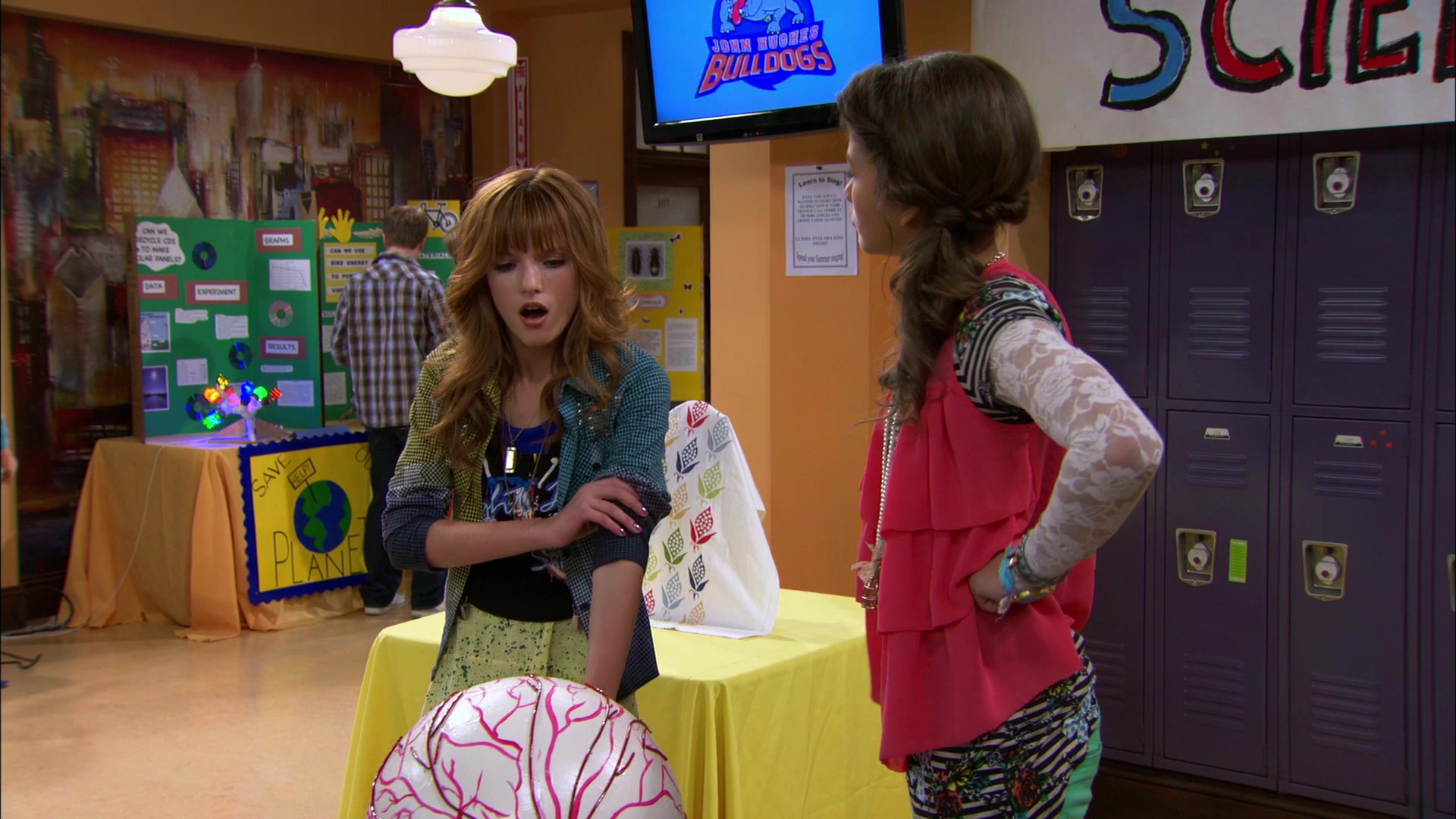 Shake_It_Up_S01E12_1080p_BTD_000645.jpg Shake_It_Up_S01E12_1080p_BTD_000645.jpg
